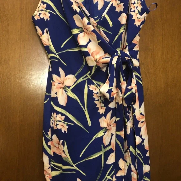 Sienna sky floral blue wrap dress - Picture 3 of 6